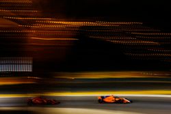 Fernando Alonso, McLaren MCL33 Renault, leads Stoffel Vandoorne, McLaren MCL33 Renault