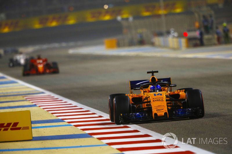 Fernando Alonso, McLaren MCL33 Renault, leads Sebastian Vettel, Ferrari SF71H