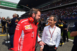 Gino Rosato, Ferrari and Alain Prost Renault Sport F1 Team Special Advisor on the grid