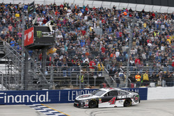 Kevin Harvick, Stewart-Haas Racing, Ford conquista la vittoria