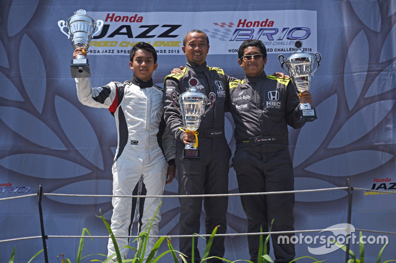 Podium Honda Jazz Speed Challenge: Pemenang balapan, Fitra Eri, Honda Bandung Center, Peringkat kedua, Zharfan Rahmadi, Cep Minsel, Peringkat Ketiga, Andika Rama Maulana, Honda Bandung Center