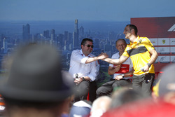 Eric Boullier, Yarış Direktörü, McLaren, Frederic Vasseur, Takım Patronu, Sauber, ve Cyril Abiteboul