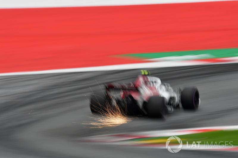 Charles Leclerc, Sauber C37 fait des étincelles