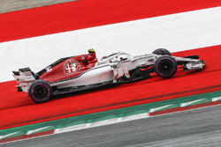 Charles Leclerc, Sauber C37 sort au large