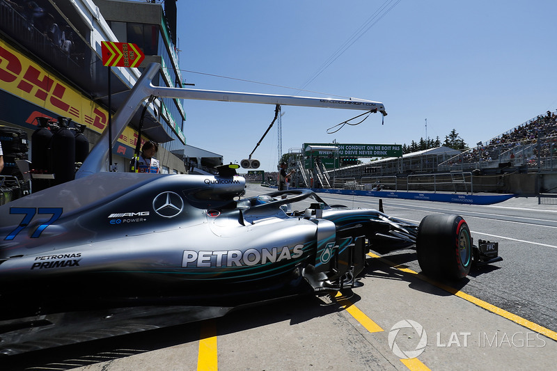 Valtteri Bottas, Mercedes AMG F1 W09, sort de la voie des stands