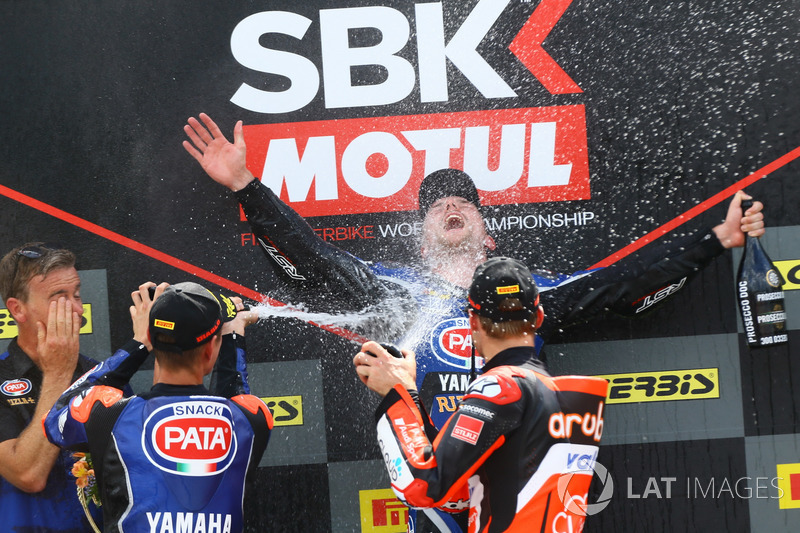 Lowes, Van der Mark et Davies sur le podium de la Course 2