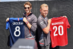 Romain Grosjean, Haas F1 and Kevin Magnussen, Haas F1 with their World Cup football shirts