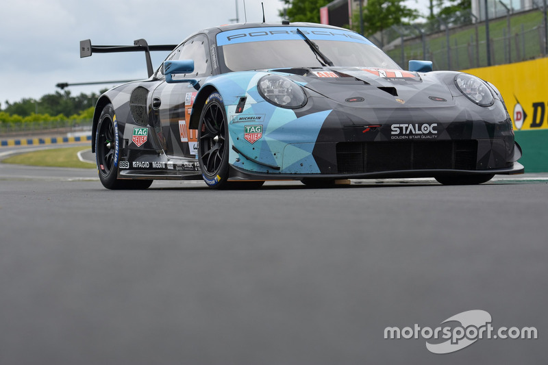 #77 Proton Competition Porsche 911 RSR