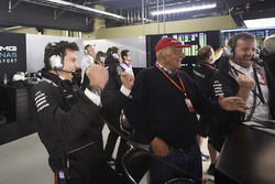 Toto Wolff, Direktör, Mercedes AMG F1, Niki Lauda, Fahri Direktör, Mercedes AMG F1, Mercedes ve pole sahibi Valtteri Bottas, Mercedes AMG F1