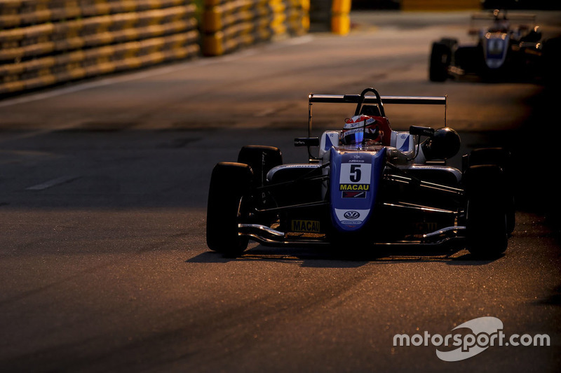 Sacha Fenestraz, Vaillante-Carlin
