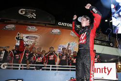 Winner Cole Custer, Stewart-Haas Racing Ford