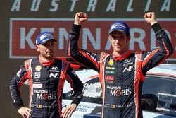 Los ganadores del Rally de Australia 2017 Thierry Neuville, Nicolas Gilsoul, Hyundai i20 Coupe WRC, 