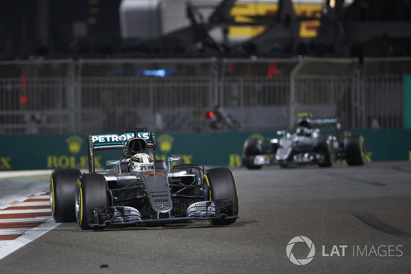 2016: Льюис Хэмилтон, Mercedes F1 W07 Hybrid