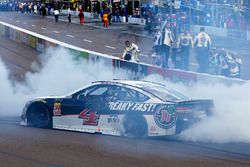 Kevin Harvick, Stewart-Haas Racing, Ford Fusion Jimmy John's celebrates his win with a burnout