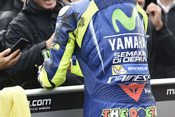 Tyre mark on Valentino Rossi, Yamaha Factory Racing leathers