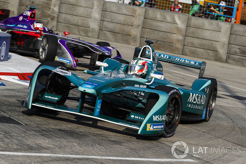 Antonio Felix Da Costa, Andretti Formula E, leads Alex Lynn, DS Virgin Racing