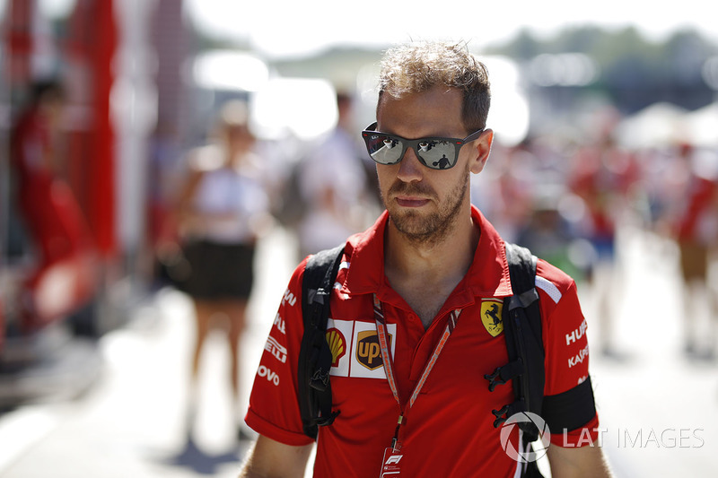 Sebastian Vettel: “Foi uma corrida difícil, estávamos um pouco fora de posição para a velocidade que tínhamos, poderíamos estar perto de Lewis hoje em termos de ritmo de corrida. Tive um bom começo, que foi surpreendente com pneus mais duros, fiquei em terceiro e depois nos saímos bem.”