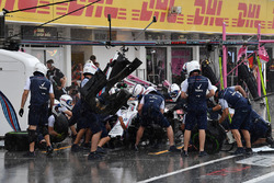 Lance Stroll, Williams FW41 pitstop