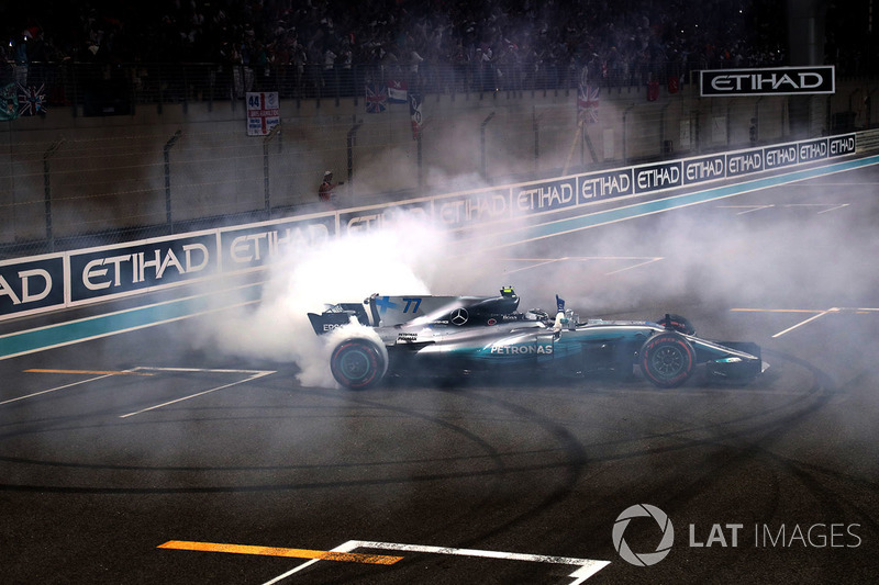 Ganador, Valtteri Bottas, Mercedes-Benz F1 W08 celebra en parc ferme