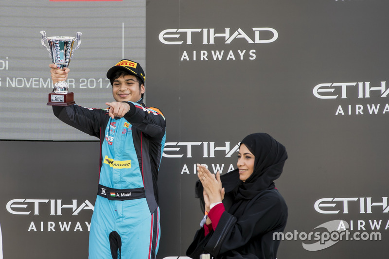 Podio: tercer lugar Arjun Maini, Jenzer Motorsport