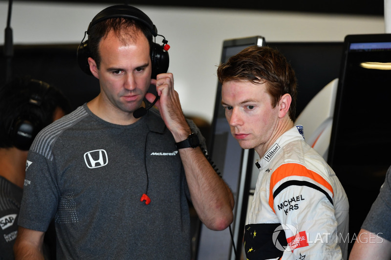 Oliver Turvey, McLaren ve Tom Stallard, McLaren Mühendisi