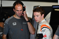 Oliver Turvey, McLaren and Tom Stallard, McLaren Engineer