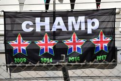 Une bannière de fans de Lewis Hamilton, Mercedes AMG F1