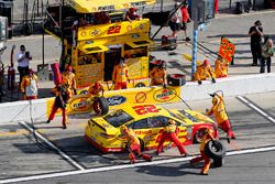 Joey Logano, Team Penske Ford Fusion pit stop