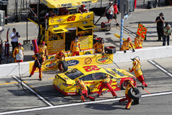 Joey Logano, Team Penske Ford Fusion pit stop