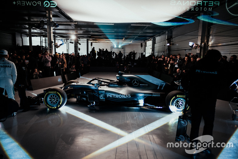 La presentazione della Mercedes AMG F1 W09