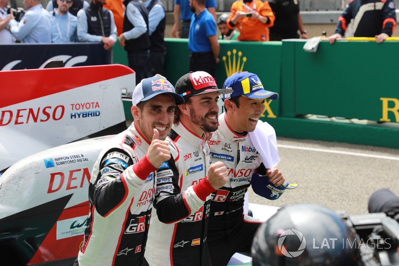 Ganadores de las 24 Horas de Le Mans 2018 #8 Toyota Gazoo Racing Toyota TS050: Sébastien Buemi, Kazuki Nakajima, Fernando Alonso