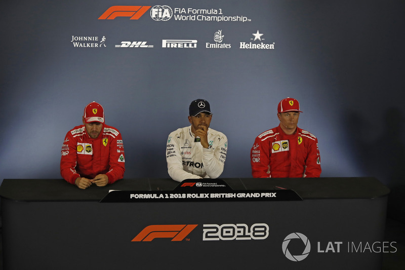 Lewis Hamilton, Mercedes-AMG F1, Sebastian Vettel, Ferrari et Kimi Raikkonen, Ferrari en conférence de presse