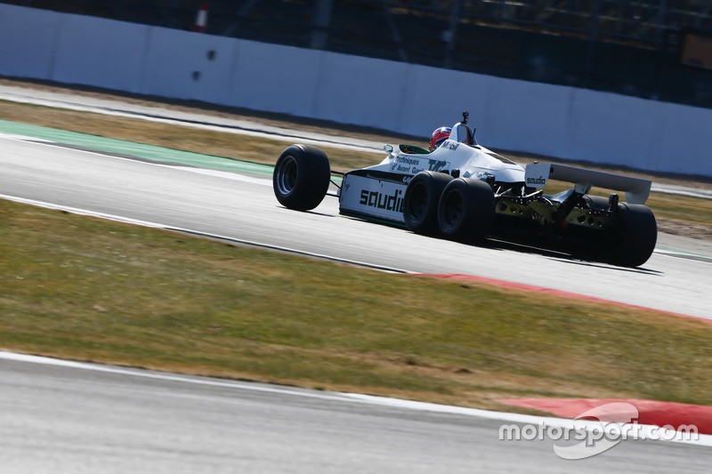 Jenson Button conduce un Williams FW08B de 1982