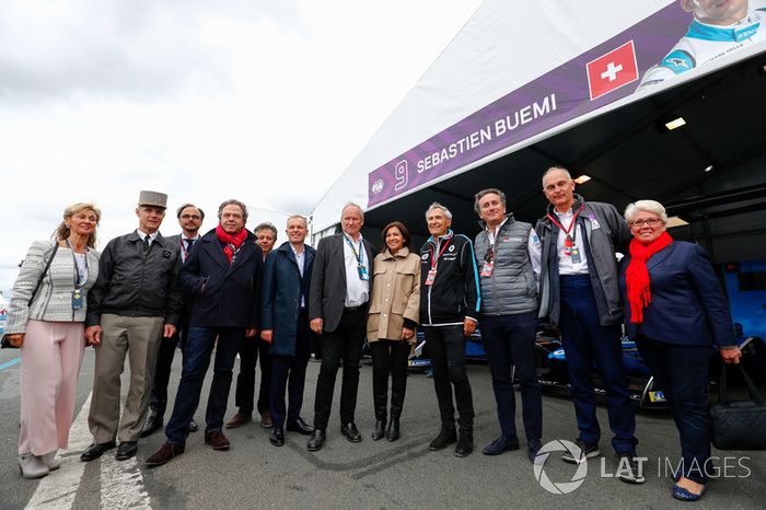 Alejandro Agag, CEO de Formula E, con la Alcaldesa de París Anne Hidalgo, invitados