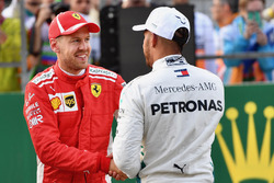 Sebastian Vettel, Ferrari e Lewis Hamilton, Mercedes-AMG F1 festeggiano nel parco chiuso