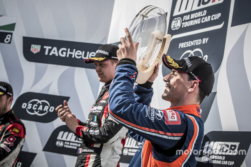 Podio: il terzo classificato Norbert Michelisz, BRC Racing Team Hyundai i30 N TCR