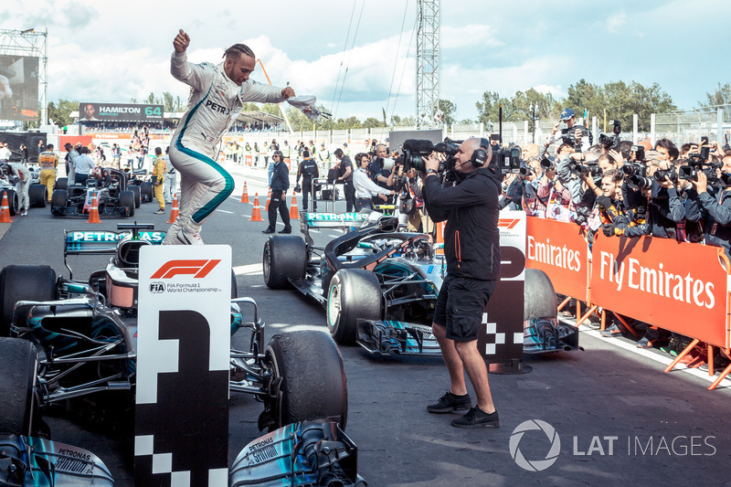 Ganador, Lewis Hamilton, Mercedes-AMG F1 W09 celebra