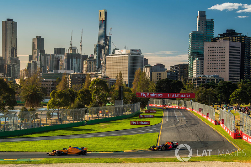 Fernando Alonso, McLaren MCL33 and Max Verstappen, Red Bull Racing RB14