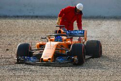 Fernando Alonso, McLaren MCL33, in the gravel after losing a wheel