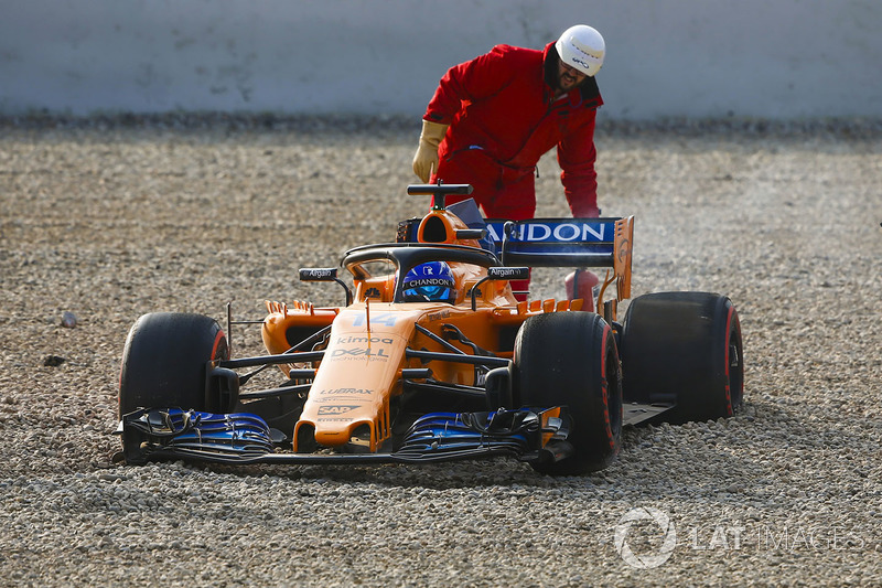 Fernando Alonso, McLaren MCL33, in the gravel after losing a wheel