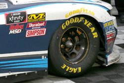 Kyle Larson, Chip Ganassi Racing, Chevrolet Camaro DC Solar's right front wheel in victory lane