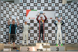 Podium: Racewinnaar Charles Weerts, Dragon Motopark F4, tweede plaats Caio Collet, SILBERPFEIL Energ