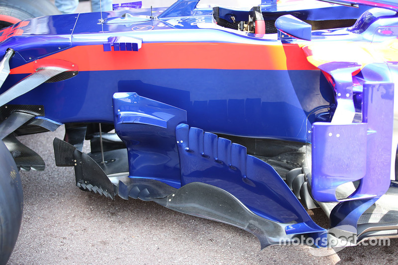 Scuderia Toro Rosso STR13 sidepods detail