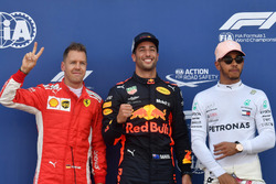 Sebastian Vettel, Ferrari, Ganador de la pole Daniel Ricciardo, Red Bull Racing y Lewis Hamilton, Mercedes-AMG F1