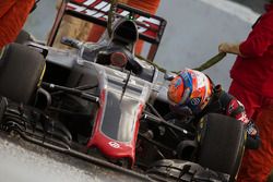 Romain Grosjean, Haas F1 Team VF-16 in the gravel trap