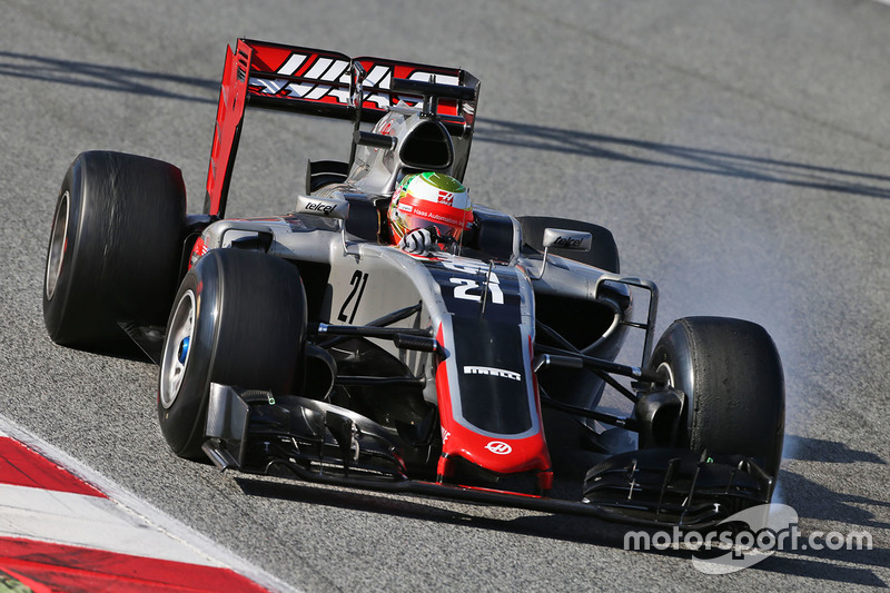 Esteban Gutierrez, Haas F1 Team VF-16 locks up