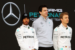 Lewis Hamilton, Mercedes AMG F1, Toto Wolff, Mercedes AMG F1 Shareholder and Executive Director, Nic