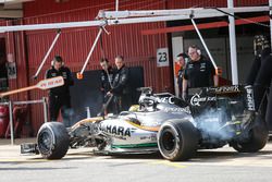 Sergio Perez, Sahara Force India F1 VJM09 in the pits