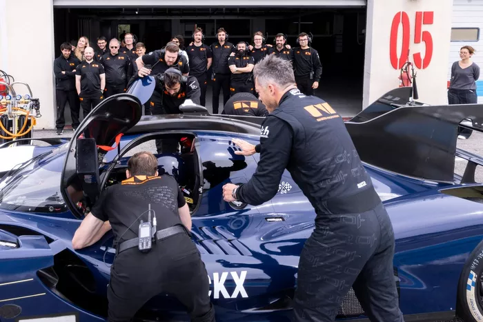 Jacky Ickx, Genesis Magma Racing Genesis