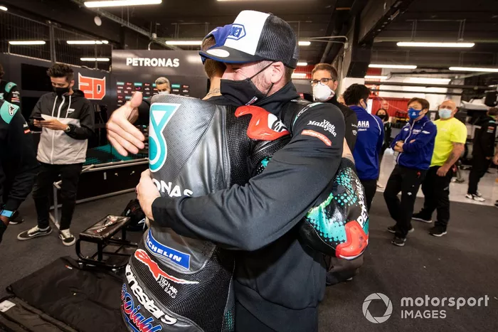 Ganador Fabio Quartararo, Petronas Yamaha SRT y Jake Dixon
